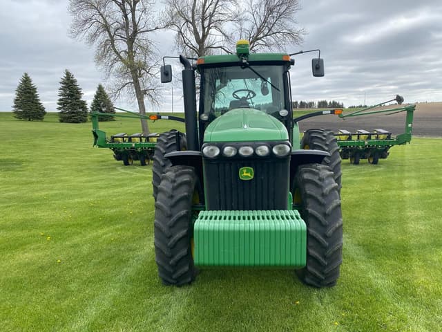 Image of John Deere 8320 equipment image 1