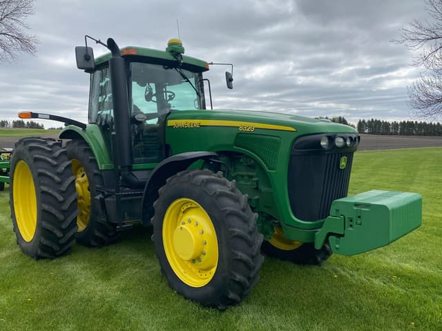 Image of John Deere 8320 equipment image 2