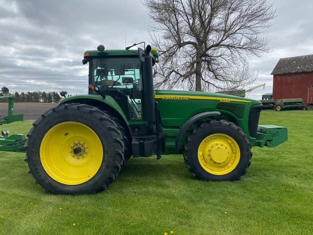 Image of John Deere 8320 equipment image 3