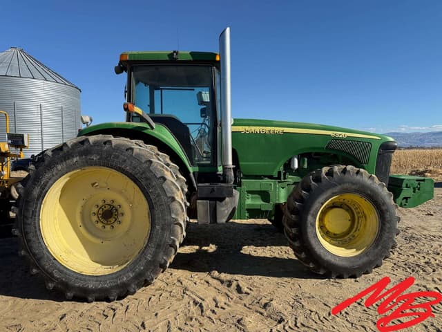 Image of John Deere 8320 equipment image 4