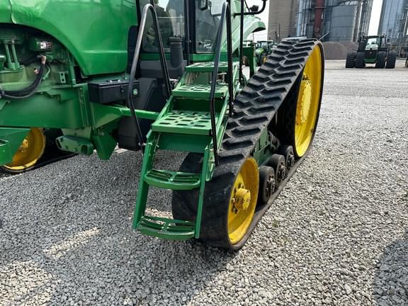 Image of John Deere 8320T equipment image 1