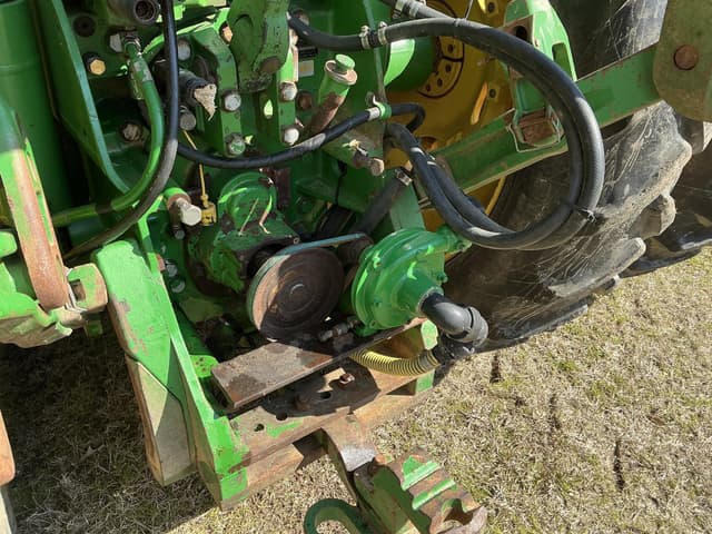 Image of John Deere 8330 equipment image 4