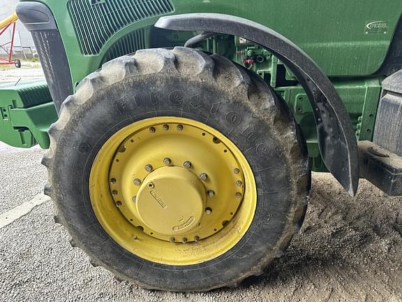 Image of John Deere 8420 equipment image 3