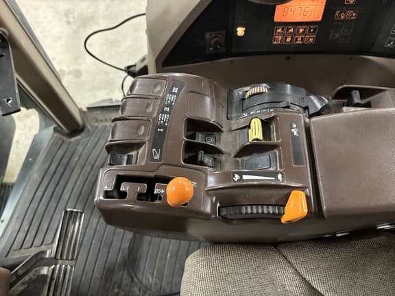 Image of John Deere 8420 equipment image 1