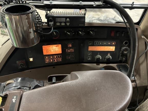 Image of John Deere 8420 equipment image 2