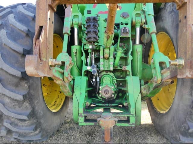 Image of John Deere 8420 equipment image 4