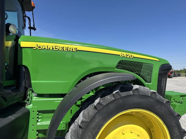 Image of John Deere 8420 equipment image 4