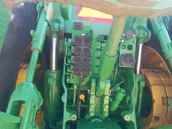 Image of John Deere 8420 equipment image 3