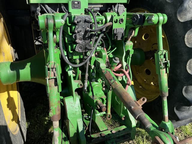Image of John Deere 8420 equipment image 1