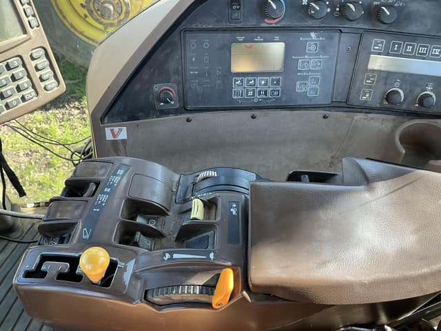 Image of John Deere 8420 equipment image 3