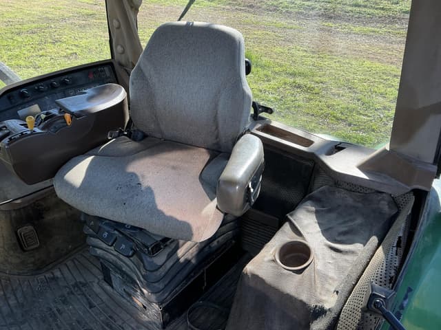 Image of John Deere 8420 equipment image 2