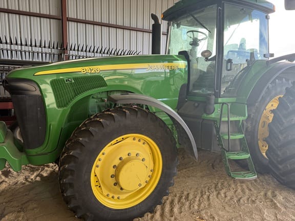 2005 John Deere 8420 Equipment Image0