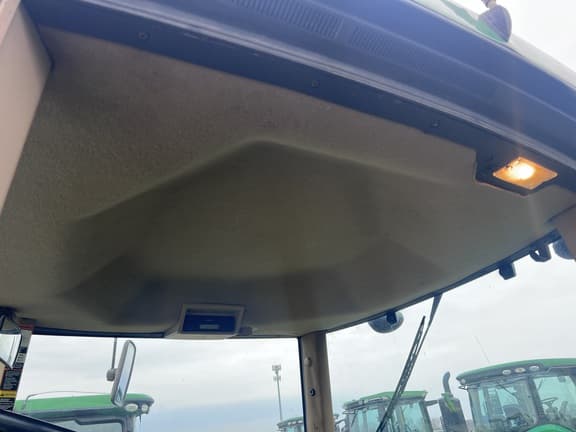 Image of John Deere 8420 equipment image 4