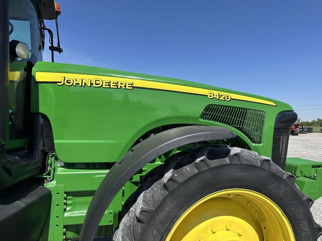 Image of John Deere 8420 equipment image 4