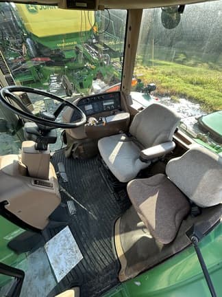 Image of John Deere 8420 equipment image 4
