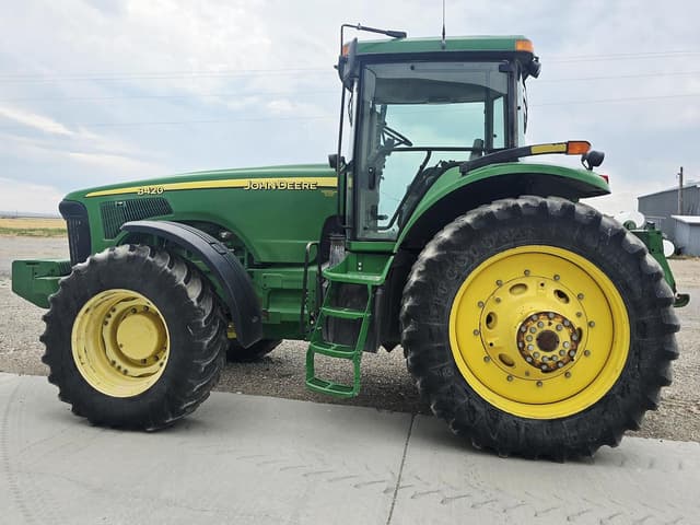 Image of John Deere 8420 equipment image 1