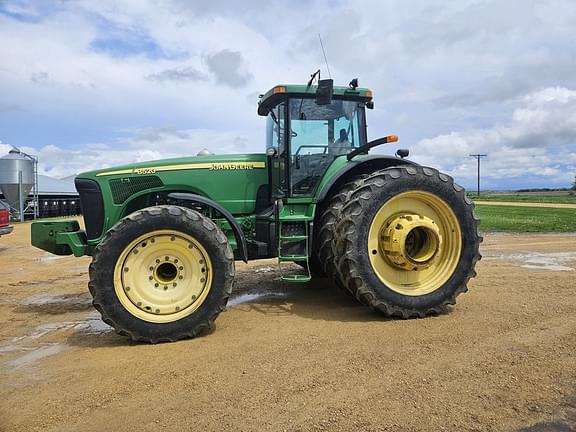 Image of John Deere 8520 equipment image 1