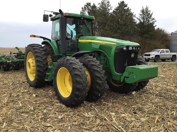 Image of John Deere 8520 equipment image 1