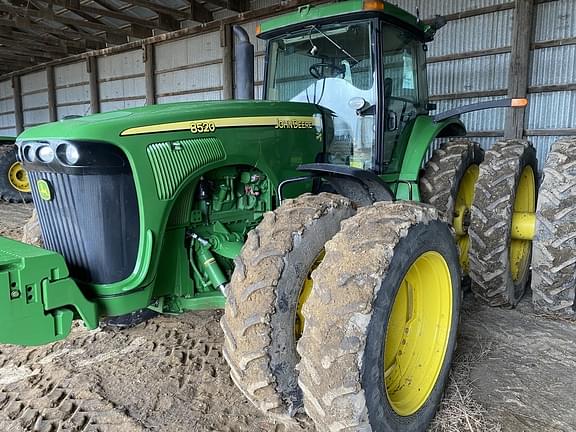 Image of John Deere 8520 equipment image 4