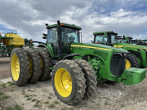 Image of John Deere 8520 equipment image 1