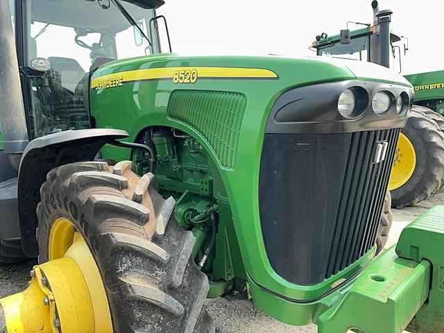Image of John Deere 8520 equipment image 3