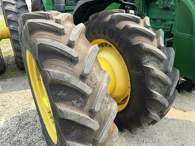 Image of John Deere 8520 equipment image 2