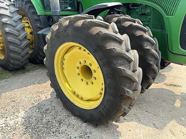 Image of John Deere 8520 equipment image 1