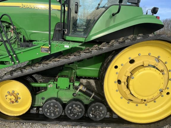 Image of John Deere 8520T equipment image 2