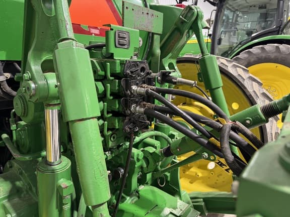 Image of John Deere 8520T equipment image 2