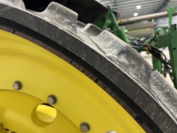Image of John Deere 8520T equipment image 4