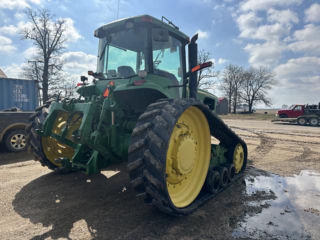 Image of John Deere 8520T equipment image 2