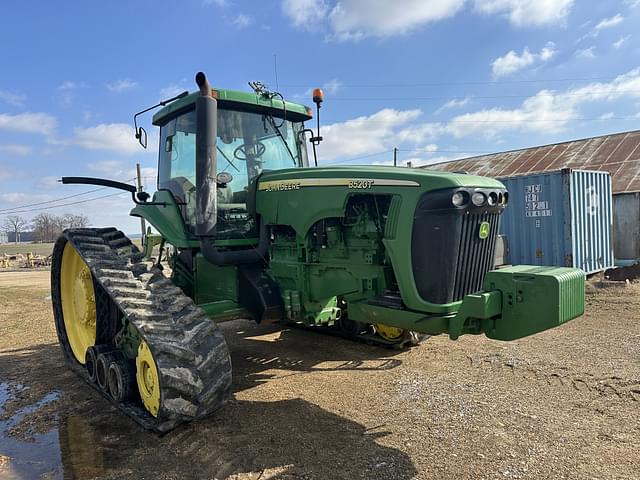 Image of John Deere 8520T equipment image 1