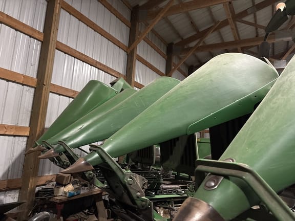 2005 John Deere 893 Equipment Image0