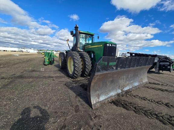 Image of John Deere 9220 equipment image 2