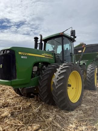 Image of John Deere 9220 equipment image 1