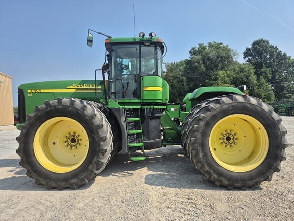 2005 John Deere 9220 Equipment Image0
