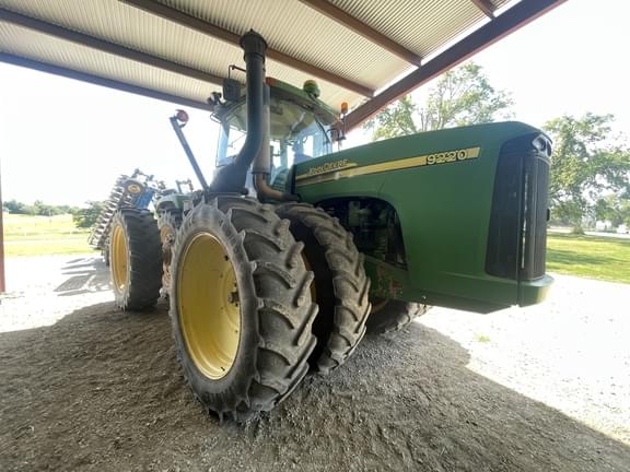 Image of John Deere 9220 equipment image 2