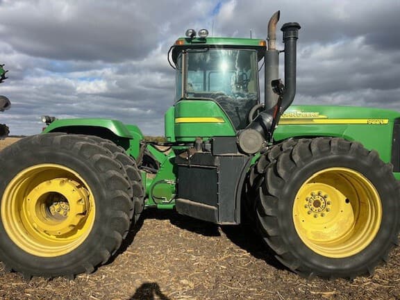 Image of John Deere 9220 equipment image 1