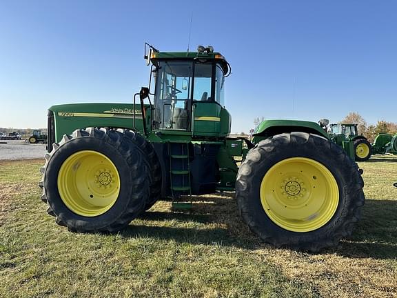 Image of John Deere 9220 equipment image 1