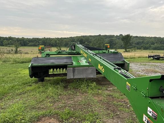 Image of John Deere 946 equipment image 2