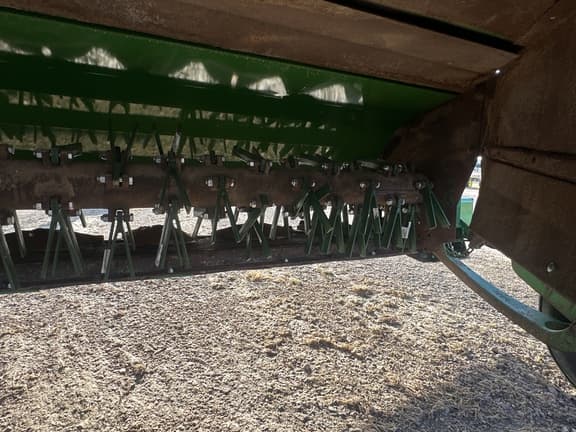 Image of John Deere 946 equipment image 2