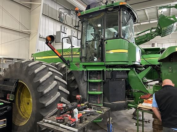 Image of John Deere 9520 equipment image 4