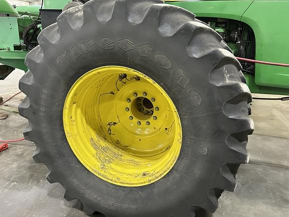 Image of John Deere 9520 equipment image 1