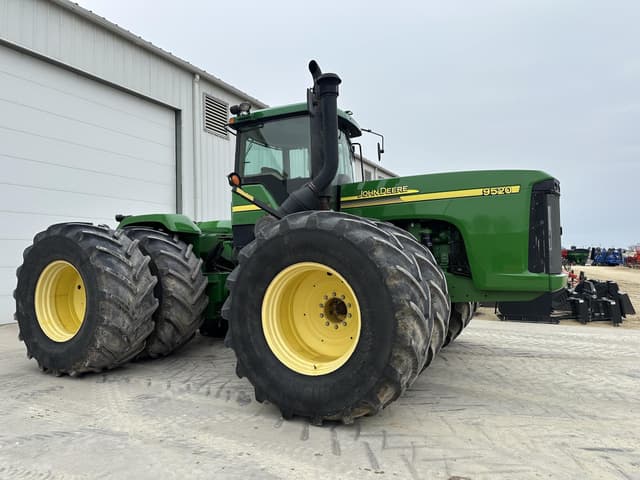 Image of John Deere 9520 equipment image 1