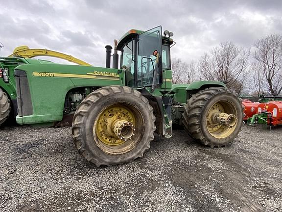 Image of John Deere 9520 equipment image 1