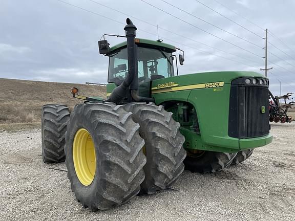 Image of John Deere 9520 equipment image 1