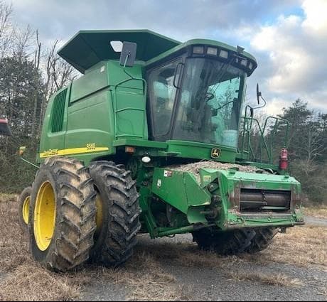 Image of John Deere 9560 equipment image 1