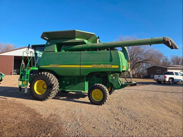 Image of John Deere 9560 equipment image 3