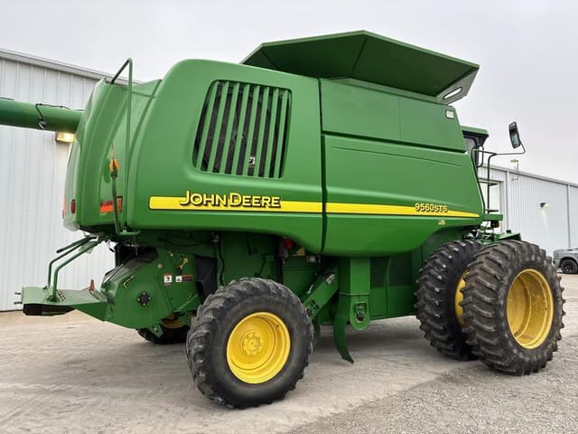 Image of John Deere 9560 equipment image 2