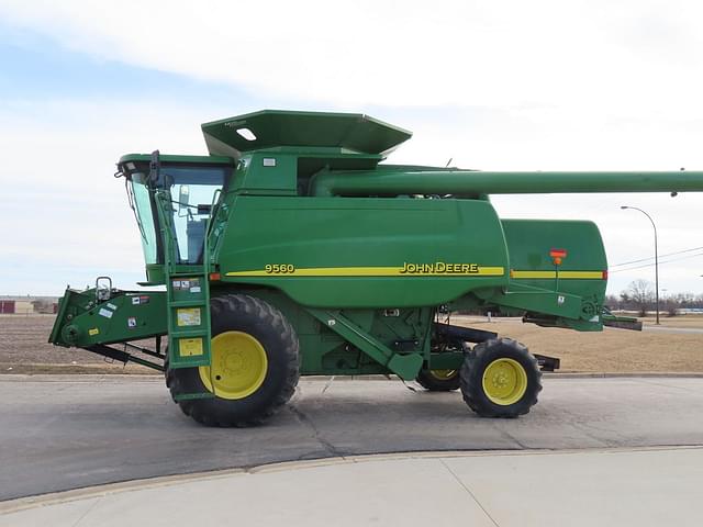 Image of John Deere 9560 equipment image 2